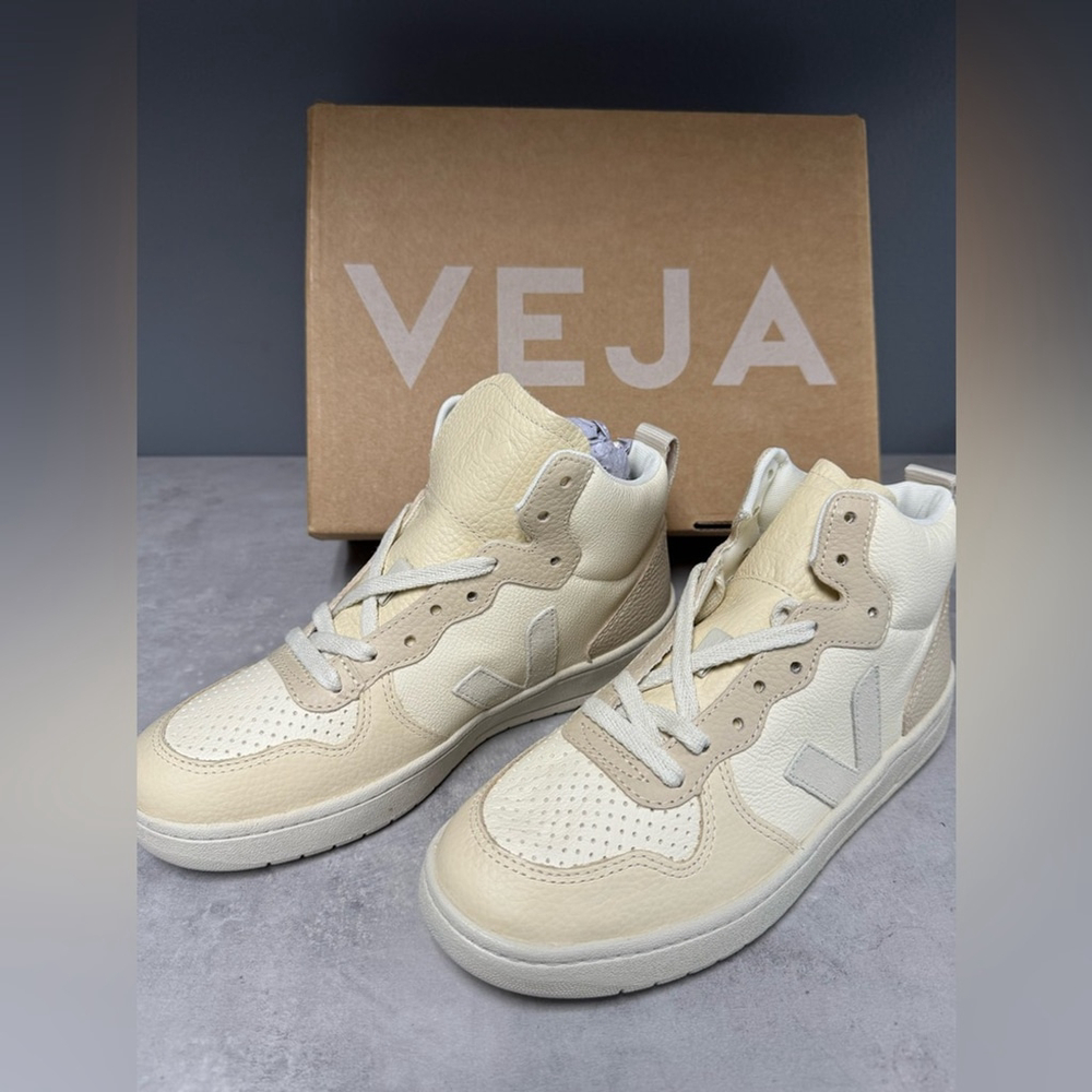 NIB- VEJA V-15 Chromefree Leather Women's Hi-Top Sneakers